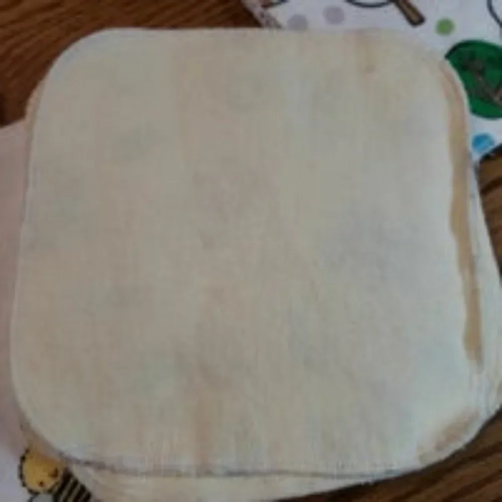 12 white and yellow assorted cloth wipes